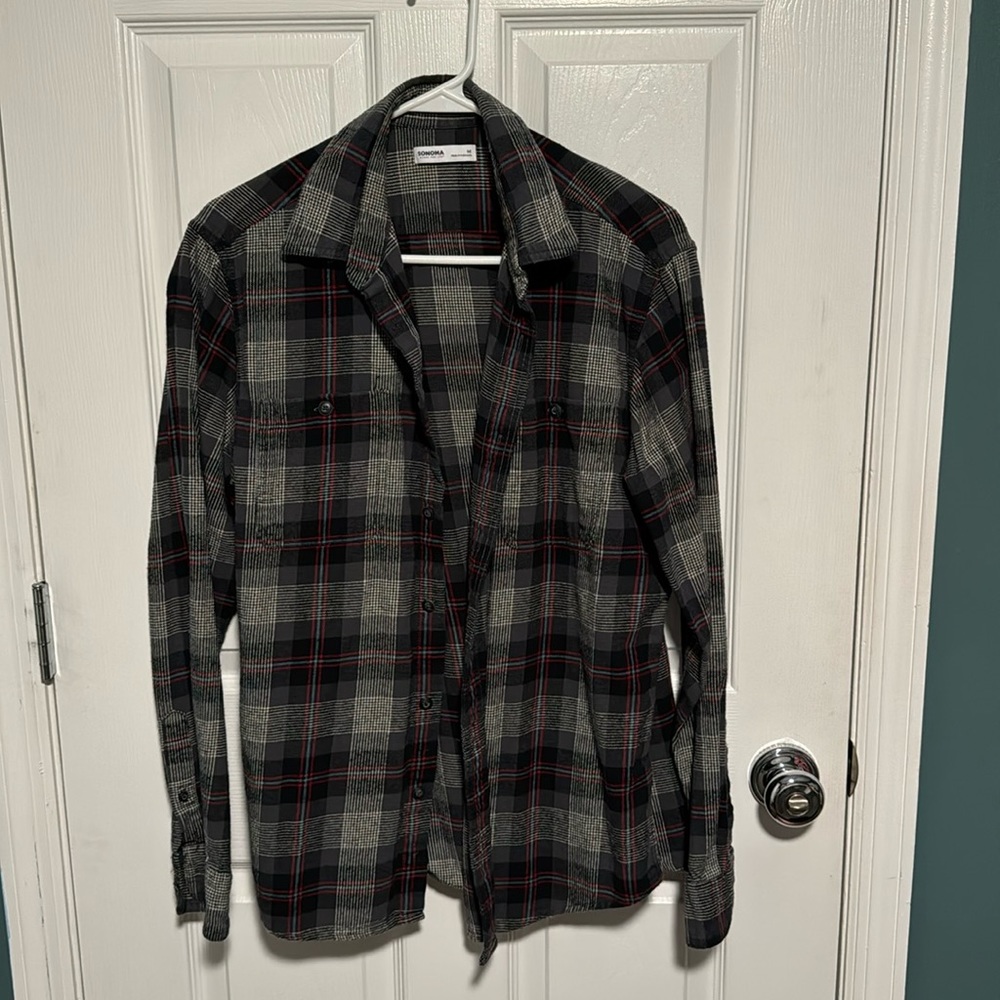 Soma Medium Long Sleeve Button Down Shirt